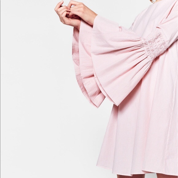 💐Zara Red & White Striped Bell Sleeve Romper - Picture 1 of 8